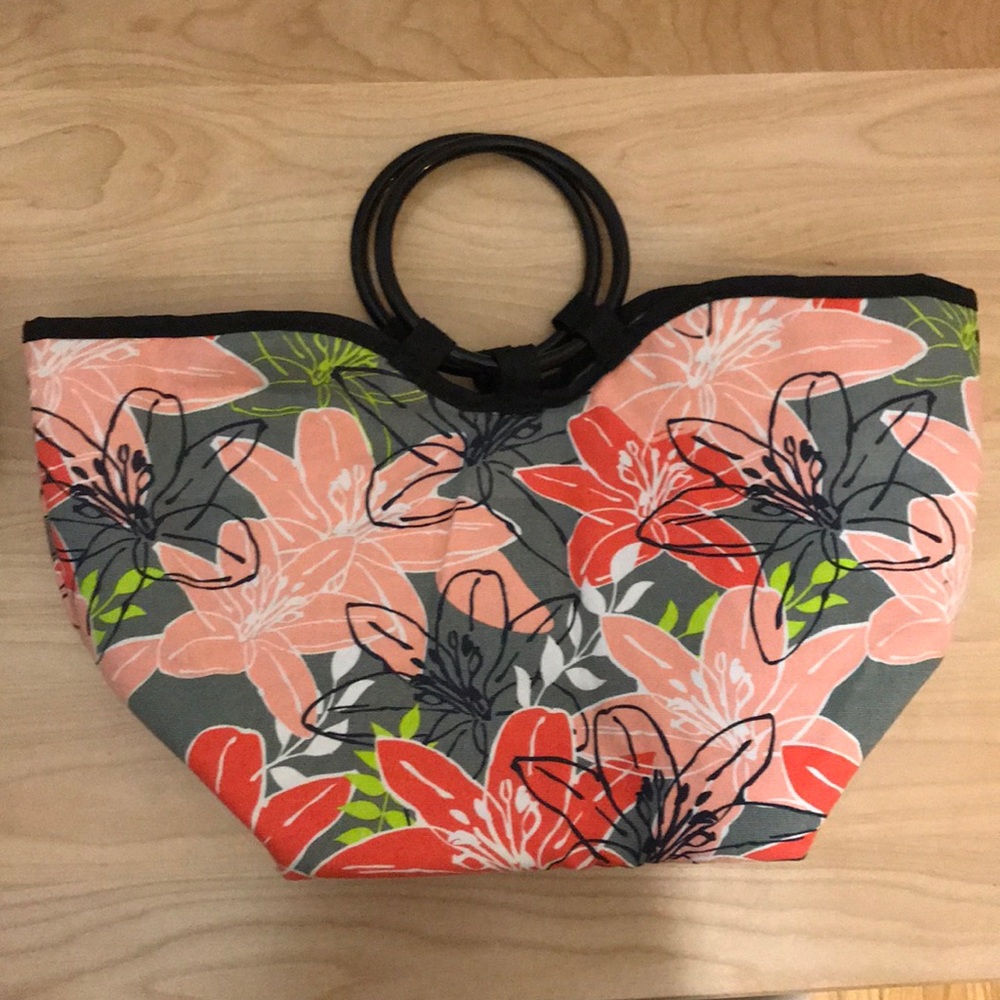 Floral designed lunch pal